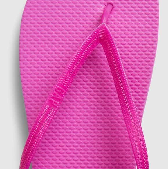 GAP Women Partially Plant-Based Flip Flops 5-6 NWT - Picture 2 of 4
